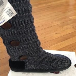 Muk Luks ebony marble booties